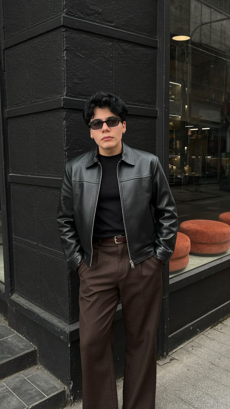 Vitrina — Chaqueta de piel · pantalón